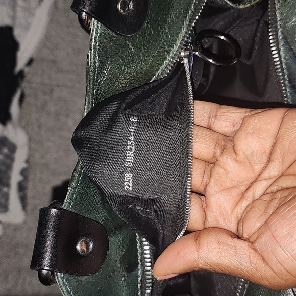 Fendi- Olive Trapezio bag - Picture 4 of 8